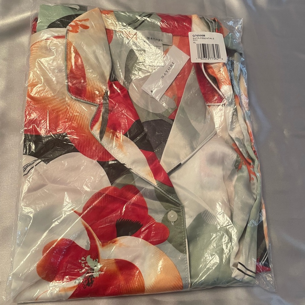 Natori Floral  satin pajamas set